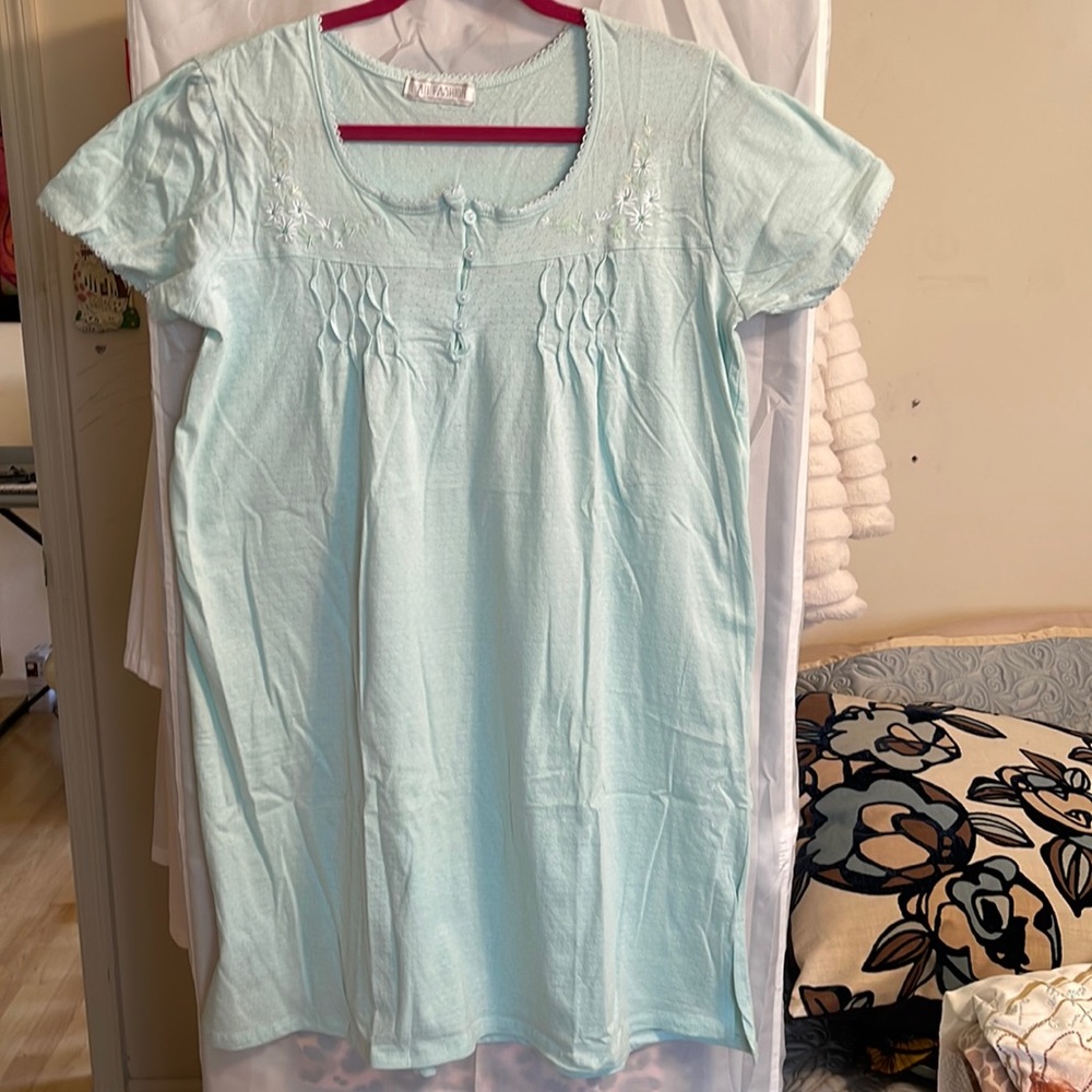 Sleeping gown. New/cotton made